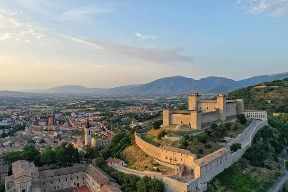 Palazzo Lauri Spoleto Apartman Kültér fotó